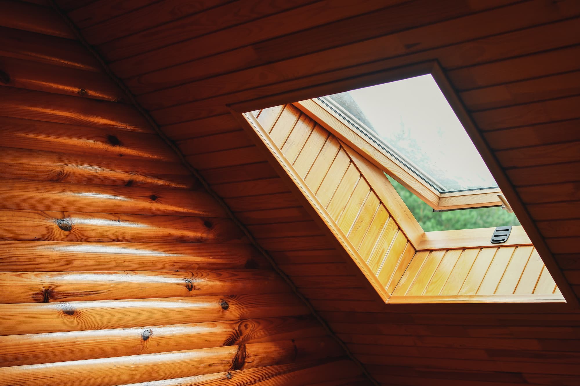 5 astuces pour entretenir vos fen&ecirc;tres de toit en bois Rixheim